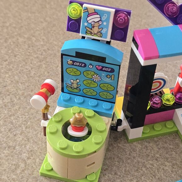 LEGO Friends 41127 Amusement Park Arcade 100% Complete Set w/ Manual & Mini Doll - Picture 4 of 13